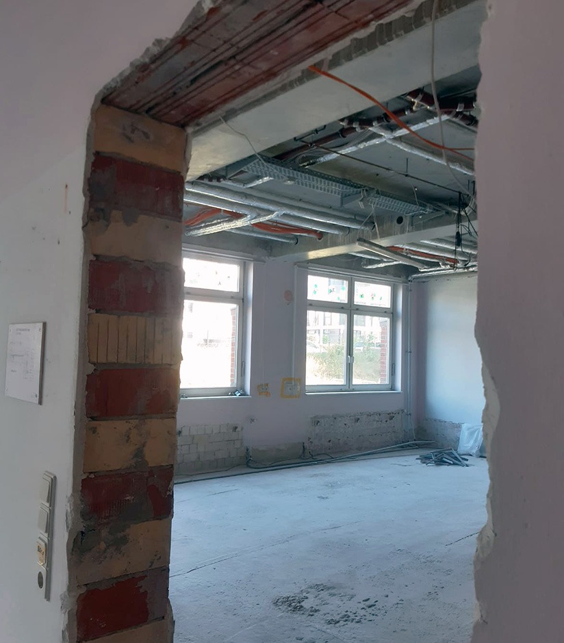 Demontage Rasterdecke nach Wasserschaden
